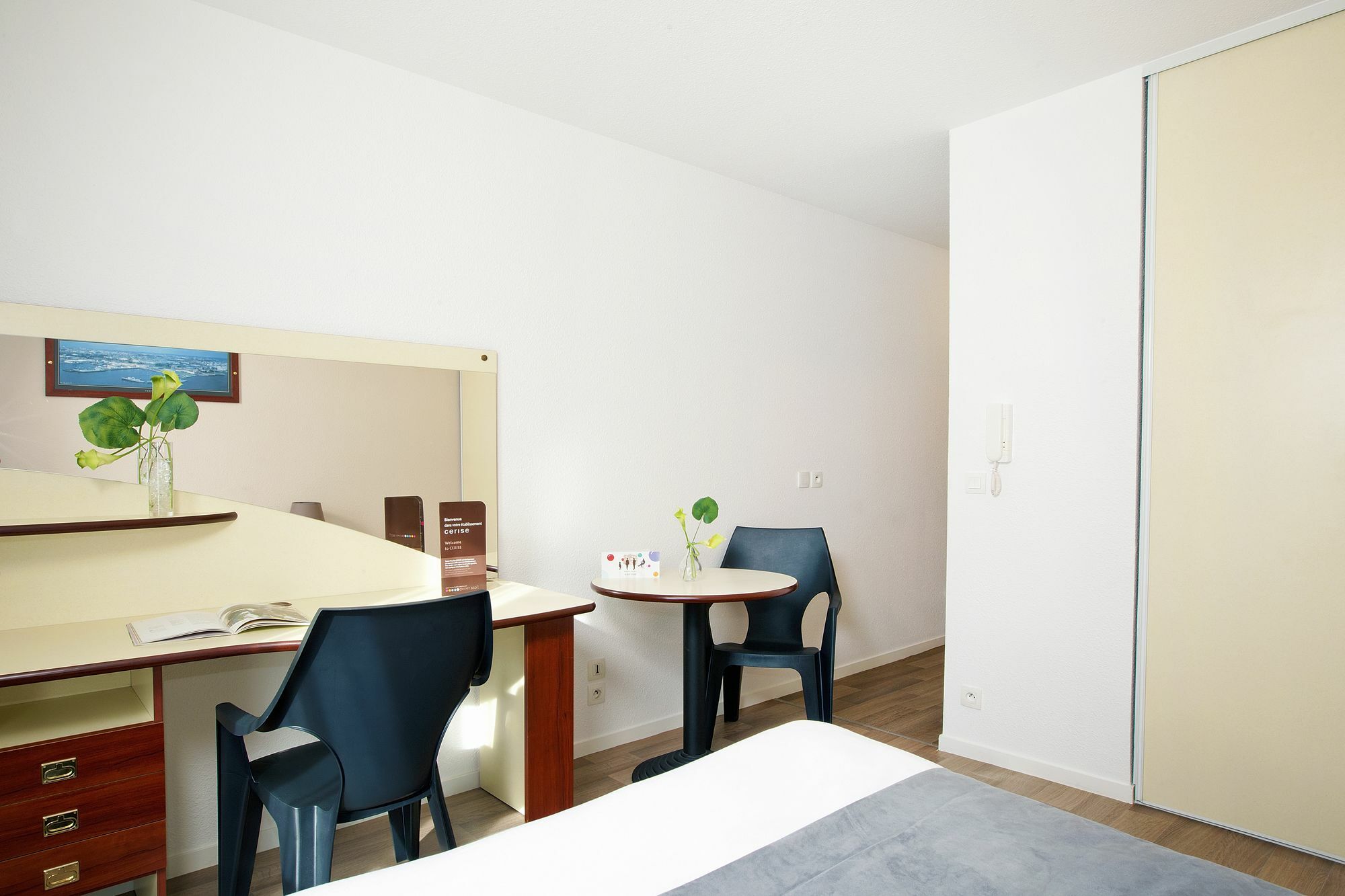 Cerise Lannion Aparthotel Exteriör bild